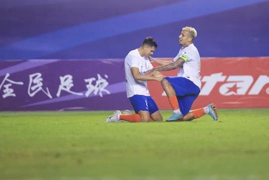 捆绑c黑袜军警gay视频